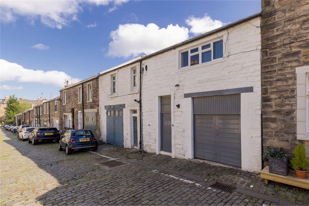 2 bed mews house for sale in stockbridge