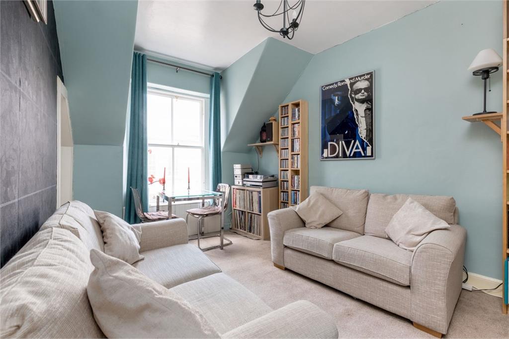 1 bed top floor flat for sale in Old Town