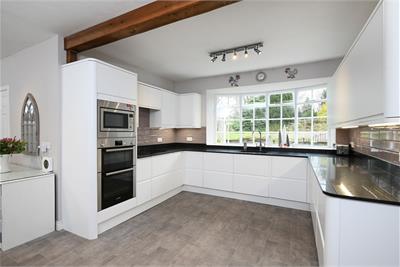 The Spinney House & Lodges, Langlee, Jedburgh - image 9