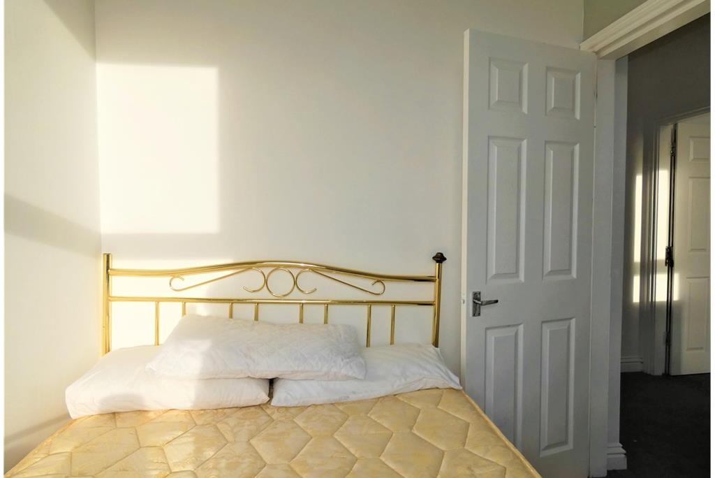 Flat 1/2,
12 Ritchie Street,
Millport,
Isle of Cumbrae,
KA28 0AL - image 3
