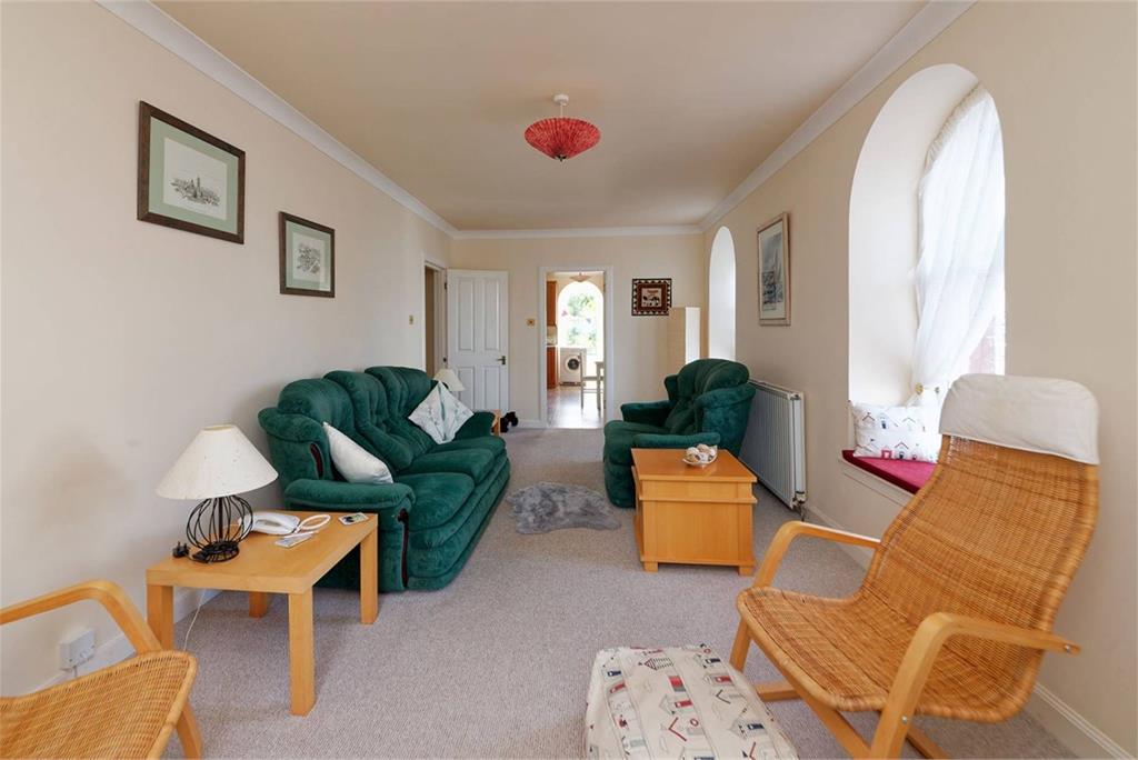 Flat 15, Grand Marine Court, 41 Argyle Street - image 5