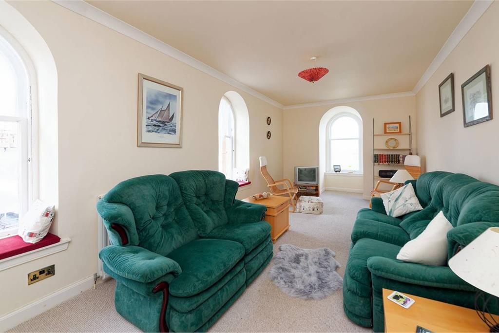 Flat 15, Grand Marine Court, 41 Argyle Street - image 6