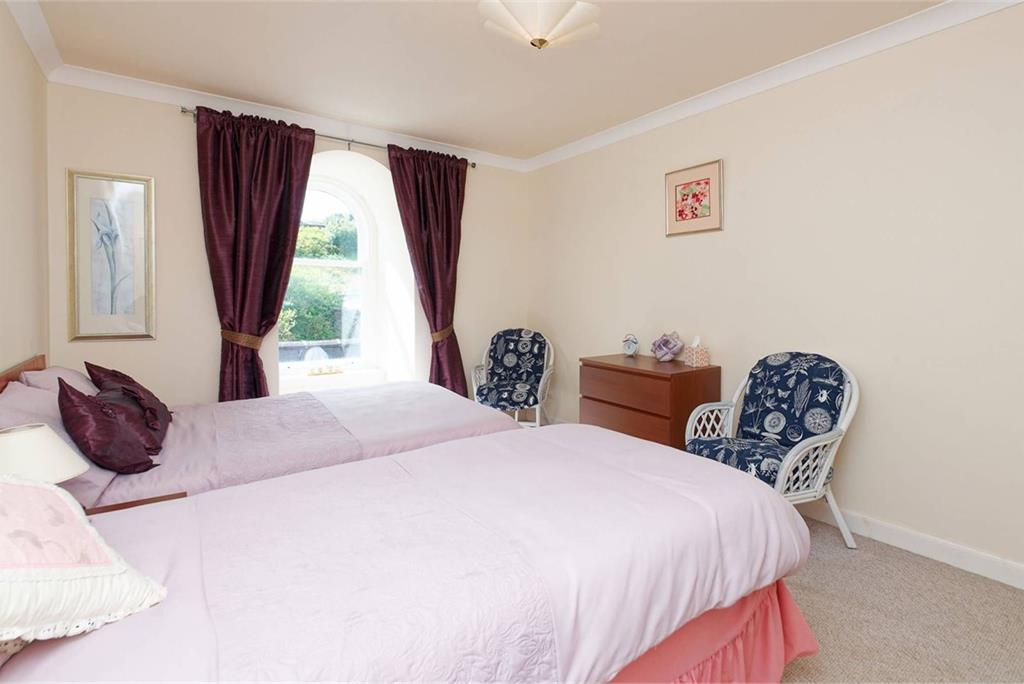 Flat 15, Grand Marine Court, 41 Argyle Street - image 8