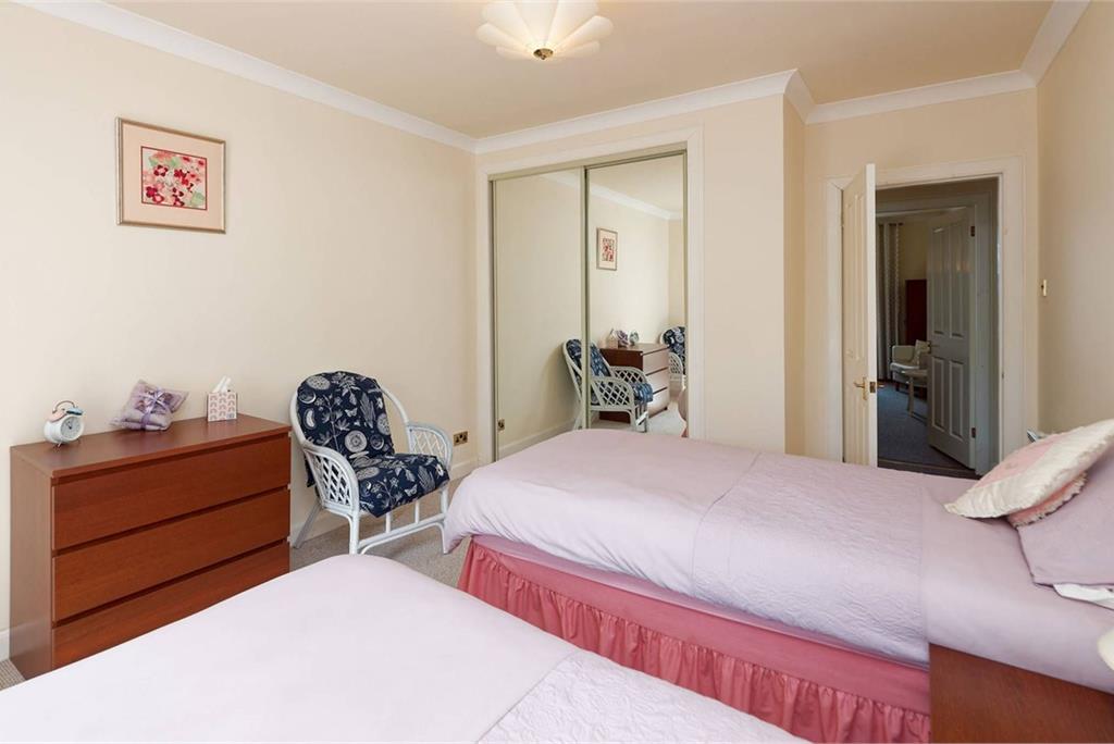 Flat 15, Grand Marine Court, 41 Argyle Street - image 9