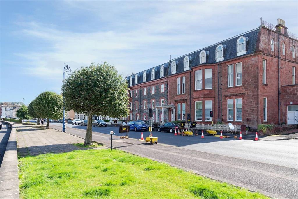 Flat 15, Grand Marine Court, 41 Argyle Street - image 1