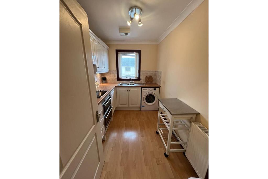 4 Newton Court,
First Floor Flat,
Millport,
Isle of Cumbrae,
KA28 0AT - image 8