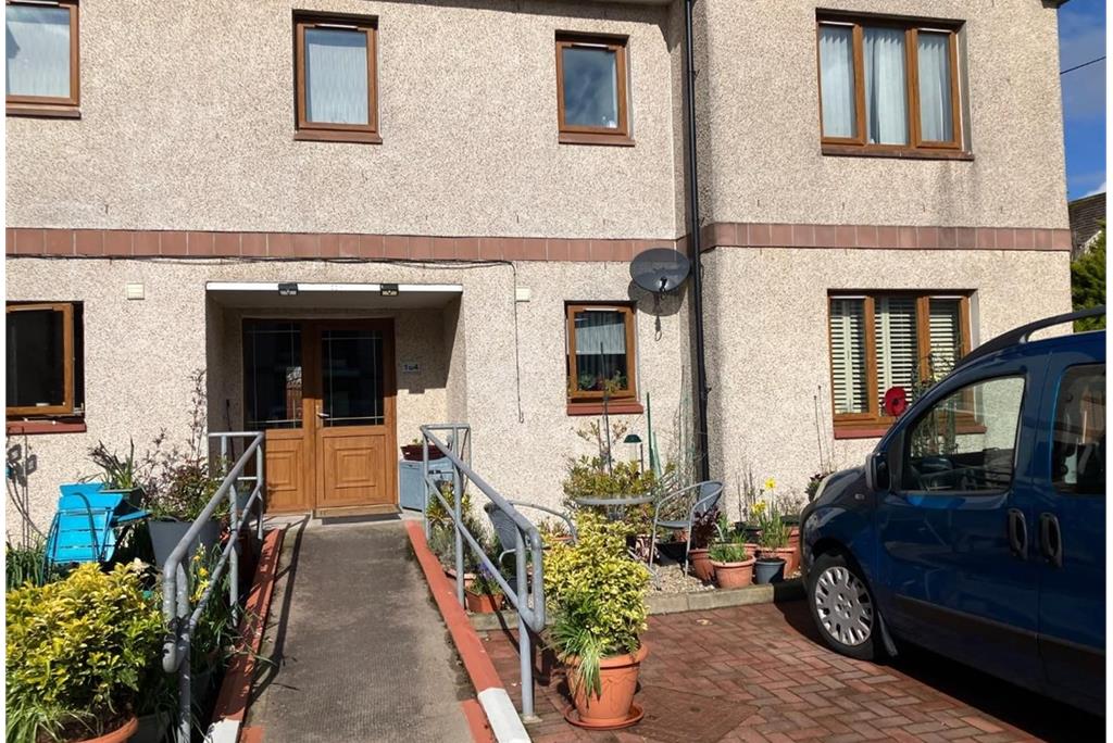 4 Newton Court,
First Floor Flat,
Millport,
Isle of Cumbrae,
KA28 0AT - image 1