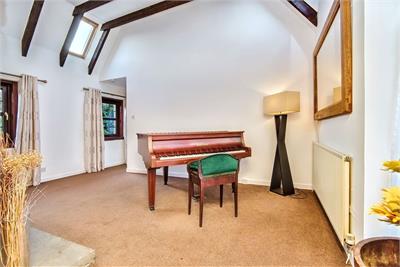17 Mid Street,
Kettlebridge,
Cupar,
KY15 7QQ - image 12