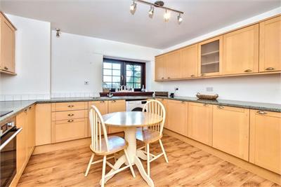 17 Mid Street,
Kettlebridge,
Cupar,
KY15 7QQ - image 14