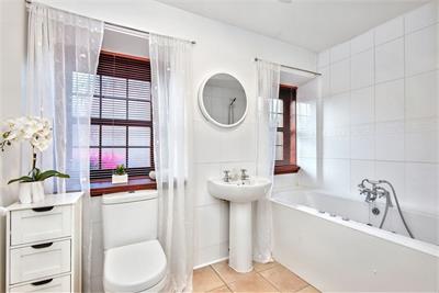17 Mid Street,
Kettlebridge,
Cupar,
KY15 7QQ - image 17