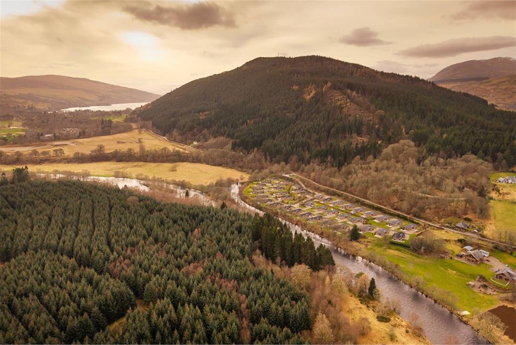 28 Balloch Park, Aberfeldy, PH15 2LU - image 2
