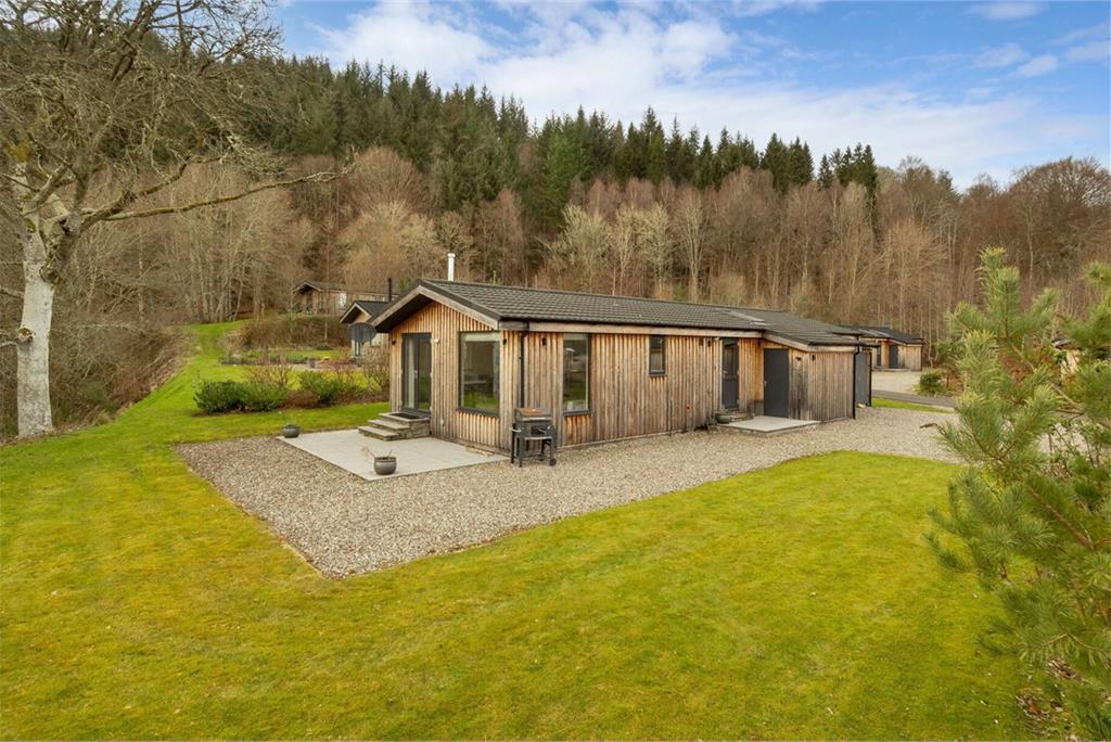 28 Balloch Park, Aberfeldy, PH15 2LU - image 3