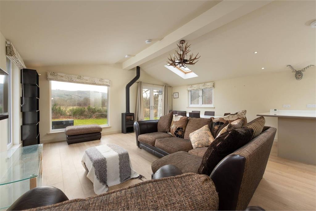 28 Balloch Park, Aberfeldy, PH15 2LU - image 5