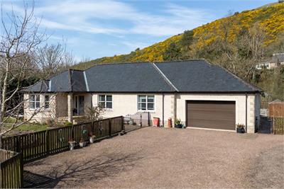 3 Whitlaw Gardens, Hawick - image 1