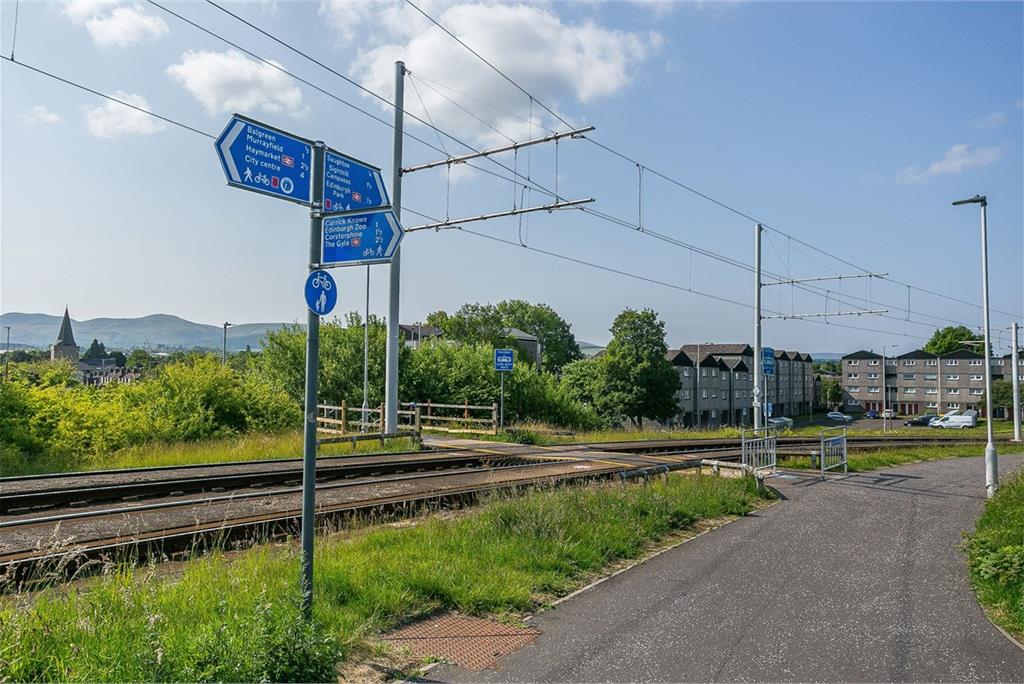 6/6
Carrick Knowe Avenue,
Edinburgh,
EH12 7BX - image 13