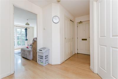 6/6
Carrick Knowe Avenue,
Edinburgh,
EH12 7BX - image 9