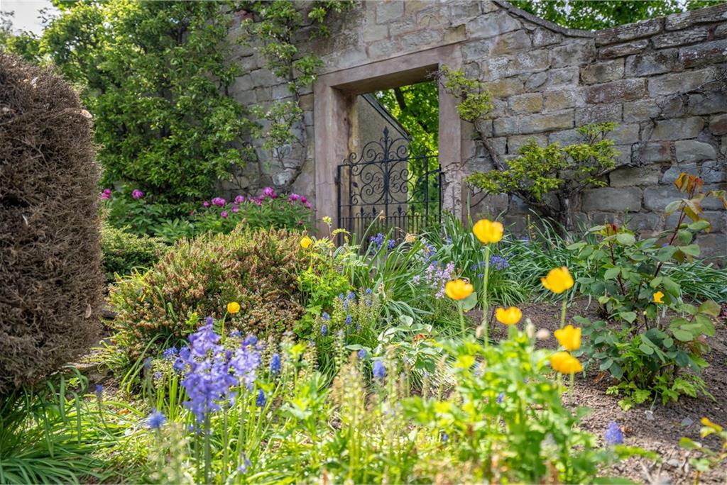 Tweedsyde House,
Shedden Park Road,
Kelso,
TD5 7PX - image 22