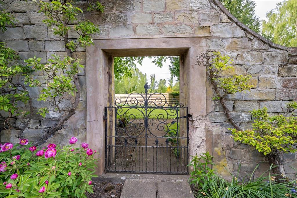 Tweedsyde House,
Shedden Park Road,
Kelso,
TD5 7PX - image 23