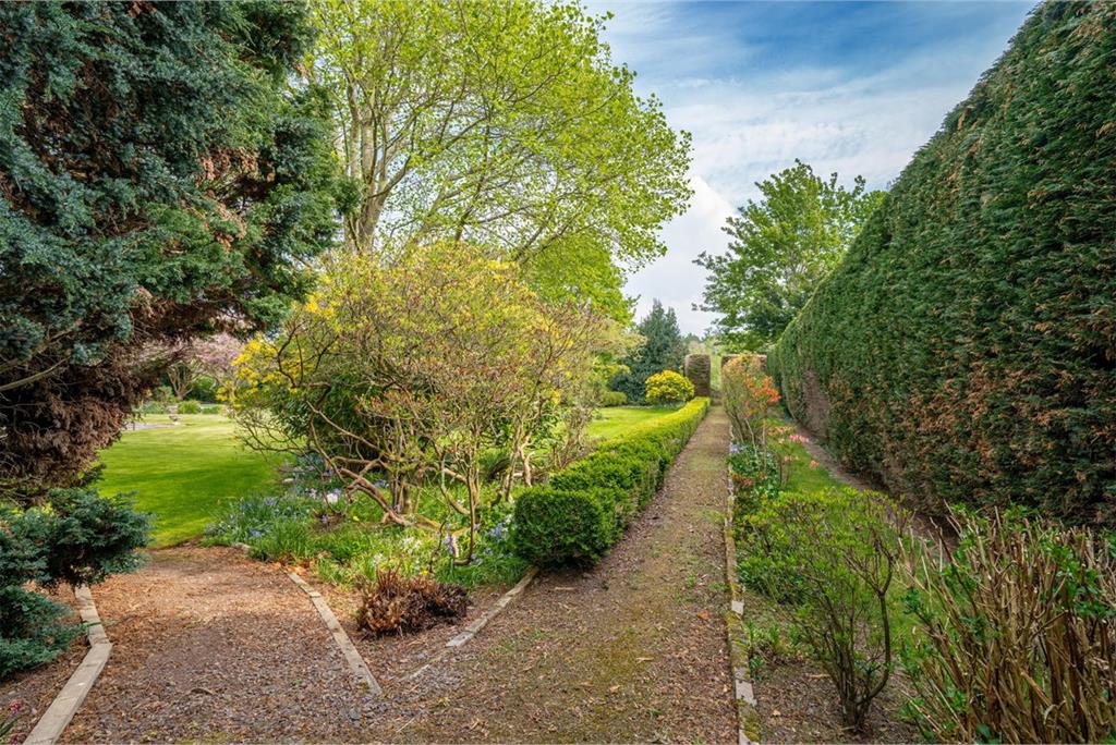 Tweedsyde House,
Shedden Park Road,
Kelso,
TD5 7PX - image 24