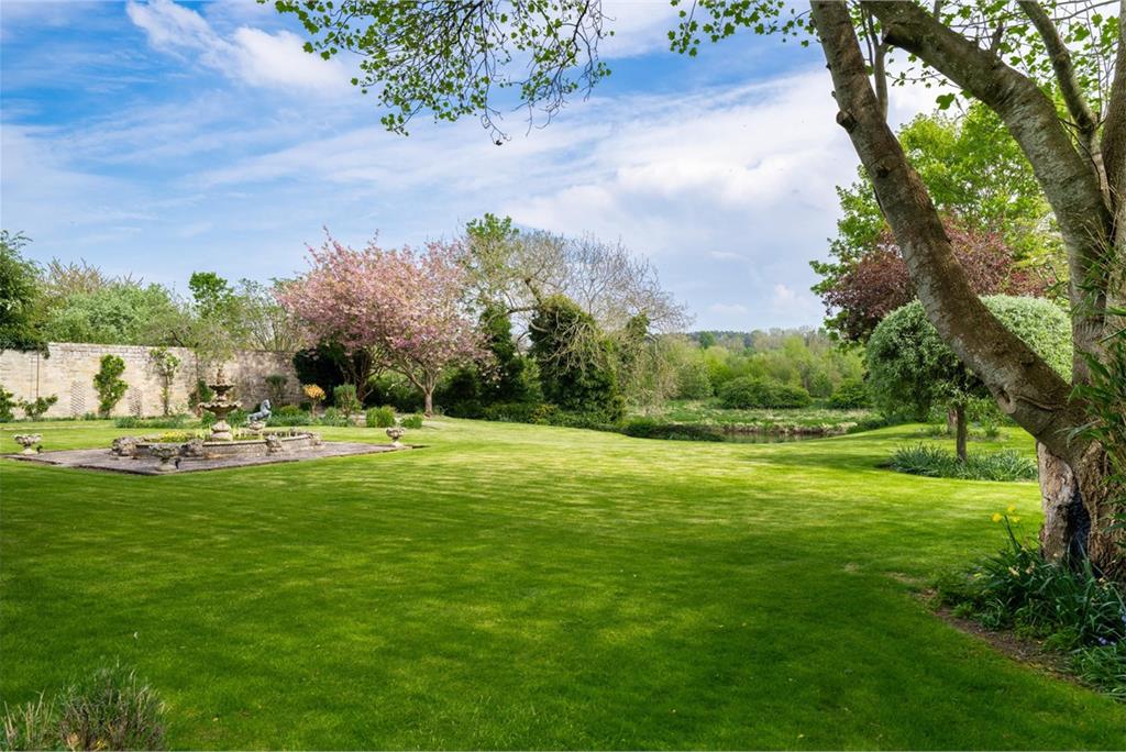 Tweedsyde House,
Shedden Park Road,
Kelso,
TD5 7PX - image 26