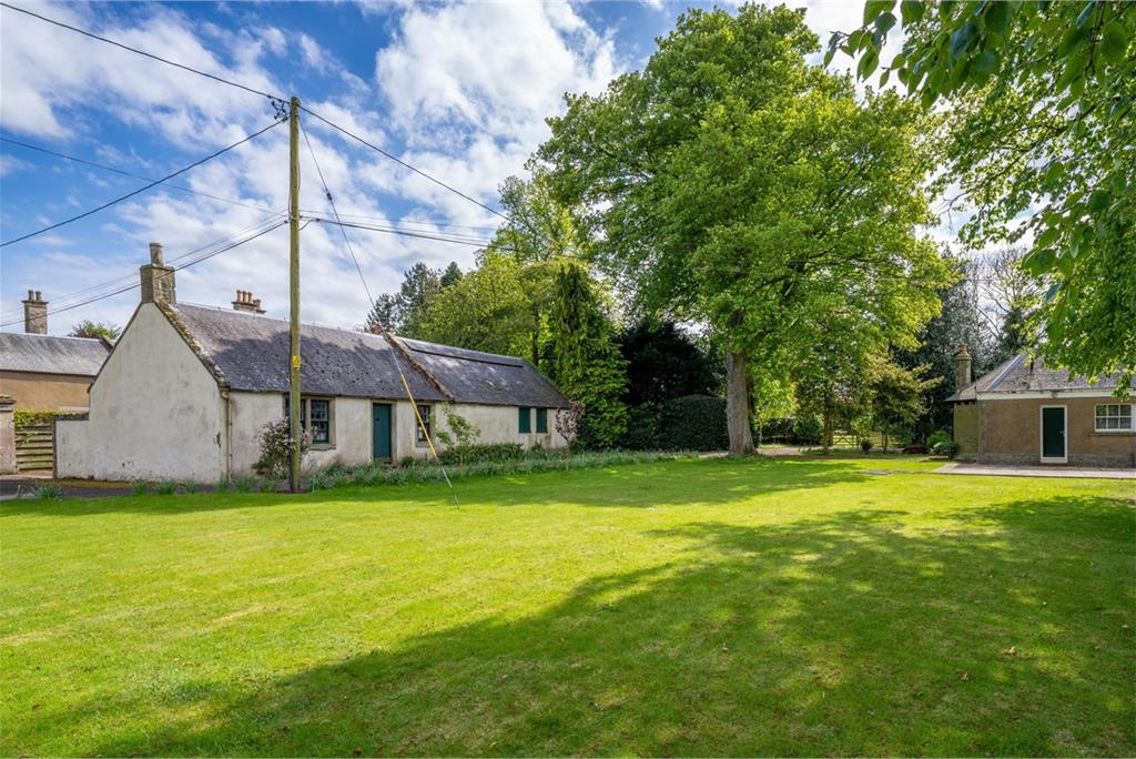Tweedsyde House,
Shedden Park Road,
Kelso,
TD5 7PX - image 32