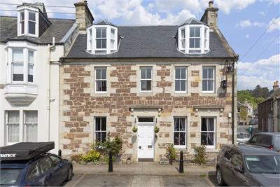 Raemartin House, Raemartin Square, West Linton, EH46 7ED - image 1