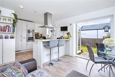 5 Alice Hamilton Way, West Linton, EH46 7JN - image 2