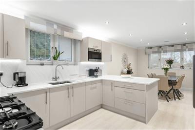28b Ochlochy Park,
Dunblane,
FK15 0DX - image 2