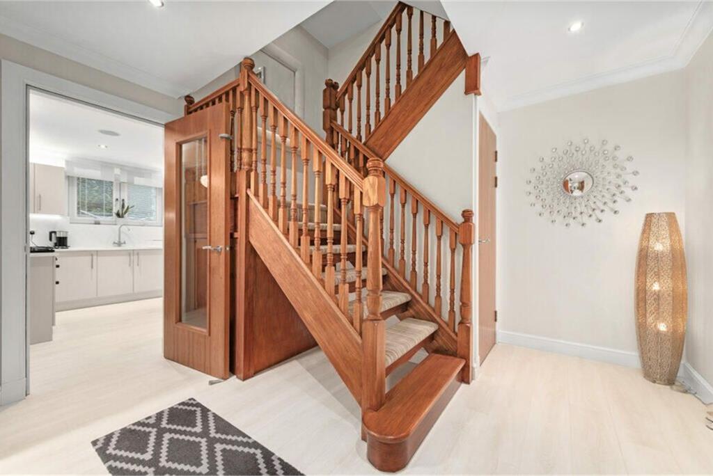 28b Ochlochy Park,
Dunblane,
FK15 0DX - image 11
