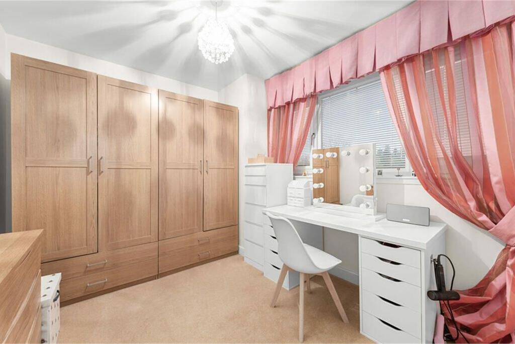 28b Ochlochy Park,
Dunblane,
FK15 0DX - image 17