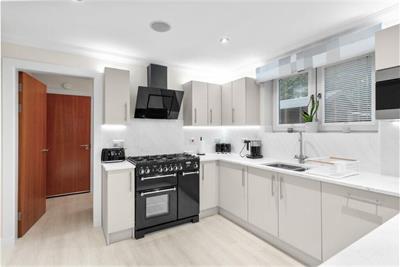 28b Ochlochy Park,
Dunblane,
FK15 0DX - image 3