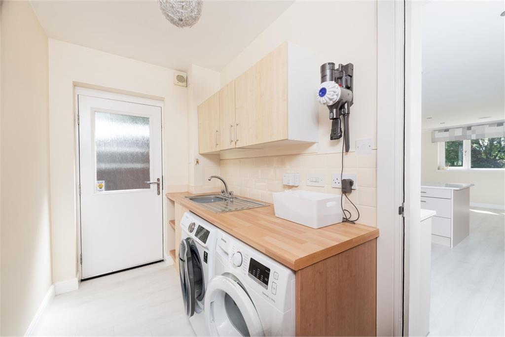 28b Ochlochy Park,
Dunblane,
FK15 0DX - image 6