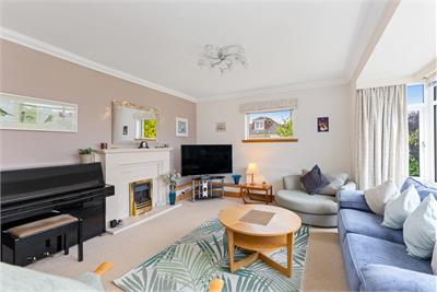9 Cramond Park, Cramond, Edinburgh, EH4 6PX - image 3