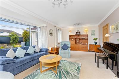 9 Cramond Park, Cramond, Edinburgh, EH4 6PX - image 4