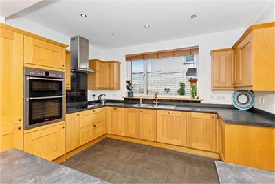 9 Cramond Park, Cramond, Edinburgh, EH4 6PX - image 7
