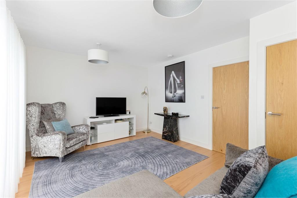 17 Esk Bridge, Penicuik, EH26 8QR - image 4