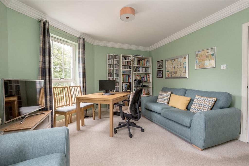 41/5 Shandon Crescent, Edinburgh, EH11 1QF - image 2