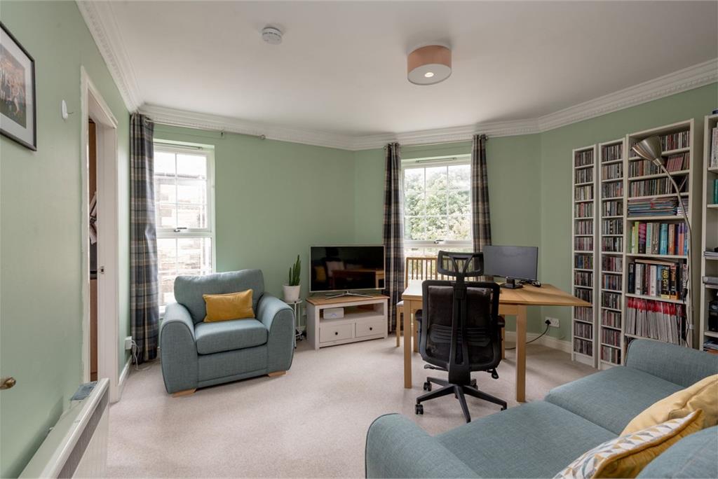 41/5 Shandon Crescent, Edinburgh, EH11 1QF - image 1