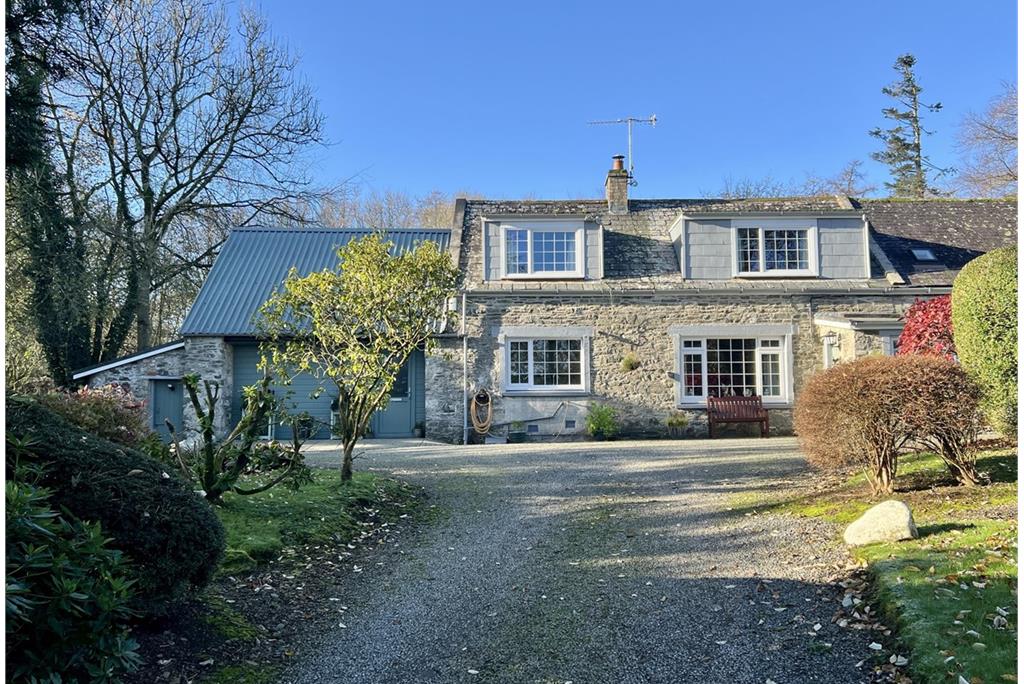 Rosewood Lodge,
Twynholm,
Kirkcudbright,
DG6 4NQ - image 1