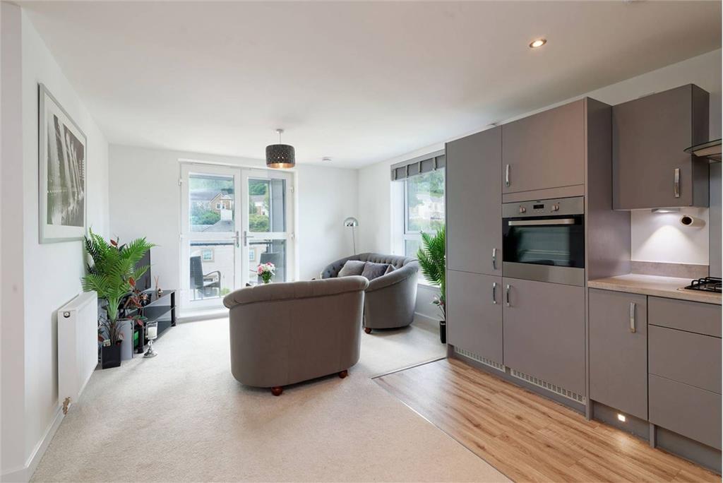 Flat 2/1, 12 Hollybush Lane, , PA14 6QZ - image 3