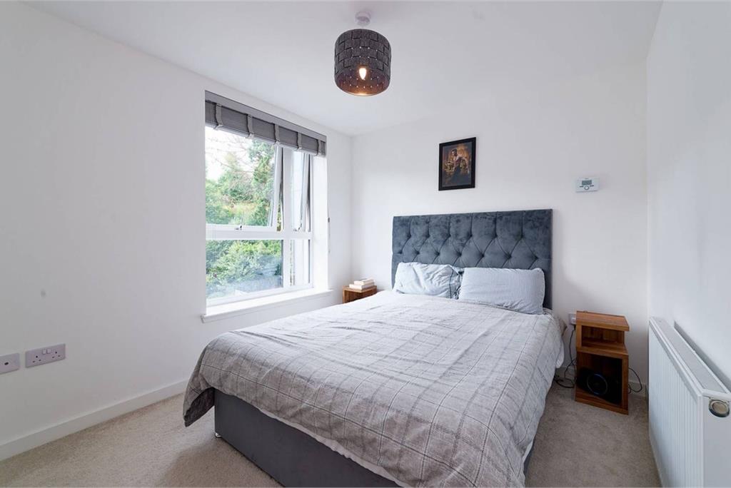 Flat 2/1, 12 Hollybush Lane, , PA14 6QZ - image 9