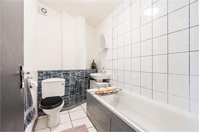 2/6 Dunedin Street, Edinburgh, EH7 4JB - image 8