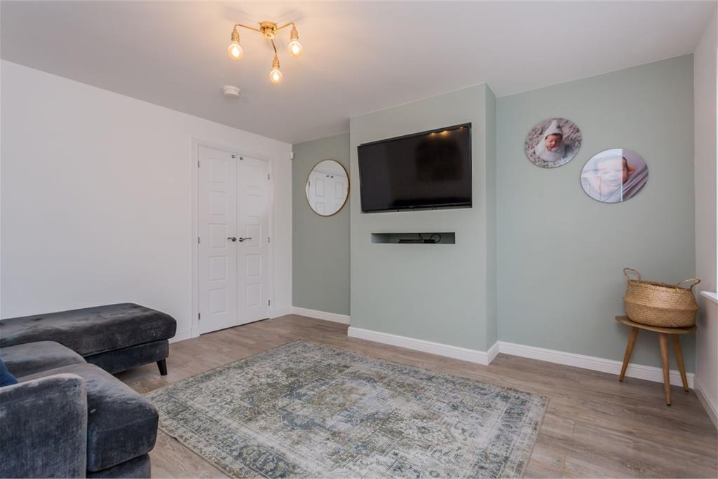 73 Merchiston Oval, Brookfield, PA5 8XA - image 4