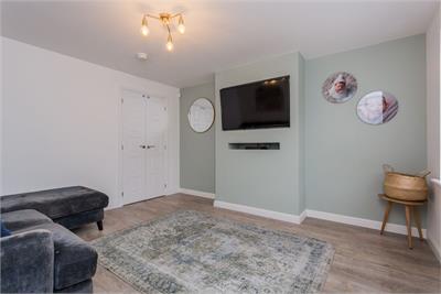 73 Merchiston Oval, Brookfield, PA5 8XA - image 4