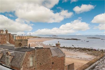 Flat 3, 15 Market Place, North Berwick, EH39 4JF - image 2