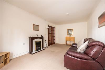 6/23 Roseburn Drive, Edinburgh, EH12 5NS - image 2