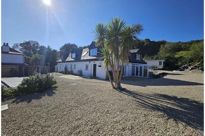 Braehead Farm,
Whiting Bay,
Isle of Arran,
KA27 8RJ - image 1