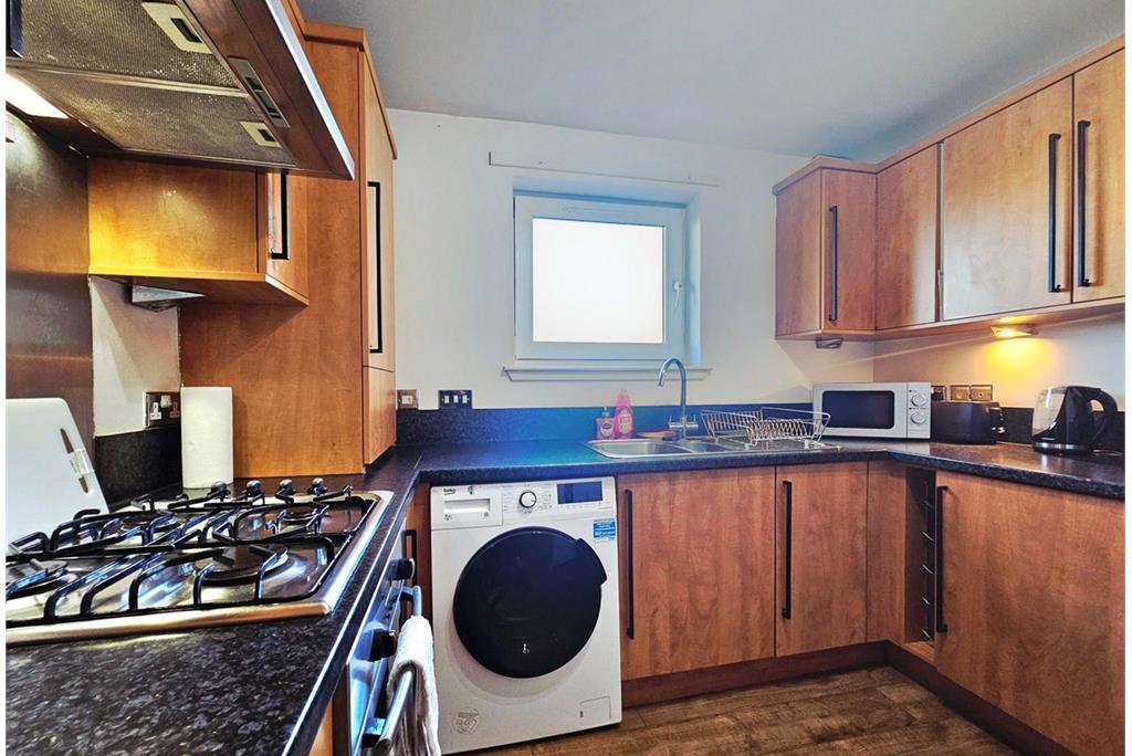 Flat 5,
1 Hawkhill Close,
Edinburgh,
EH7 6AB - image 5