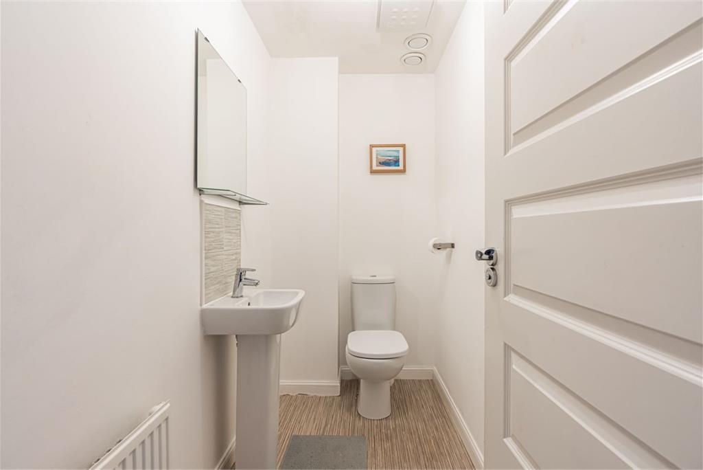 3 Barnyard Park Loan, Edinburgh, EH12 9LP - image 8