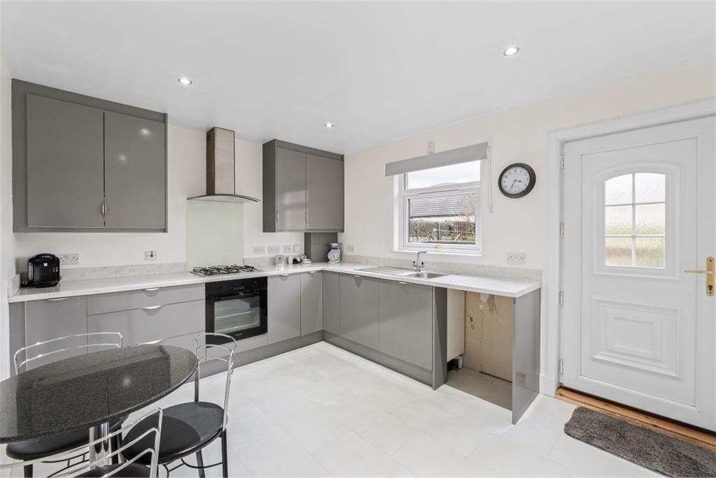 22 Tweedbank Ley, Innerleithen, EH44 6PE - image 4